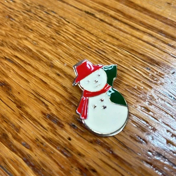 Assorted costume jewelry.  Includes 8 pieces. Seven pins and 1 bracelet. - Picture 8 of 10